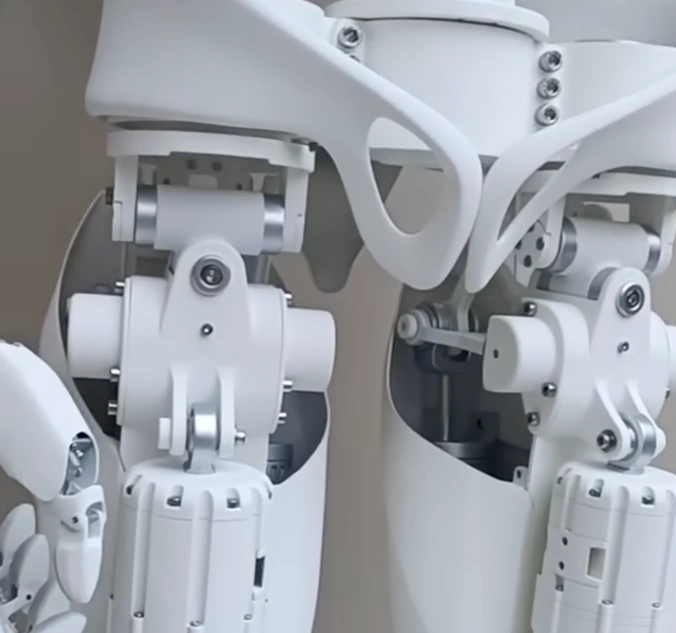 XPENG IRON Hip structure